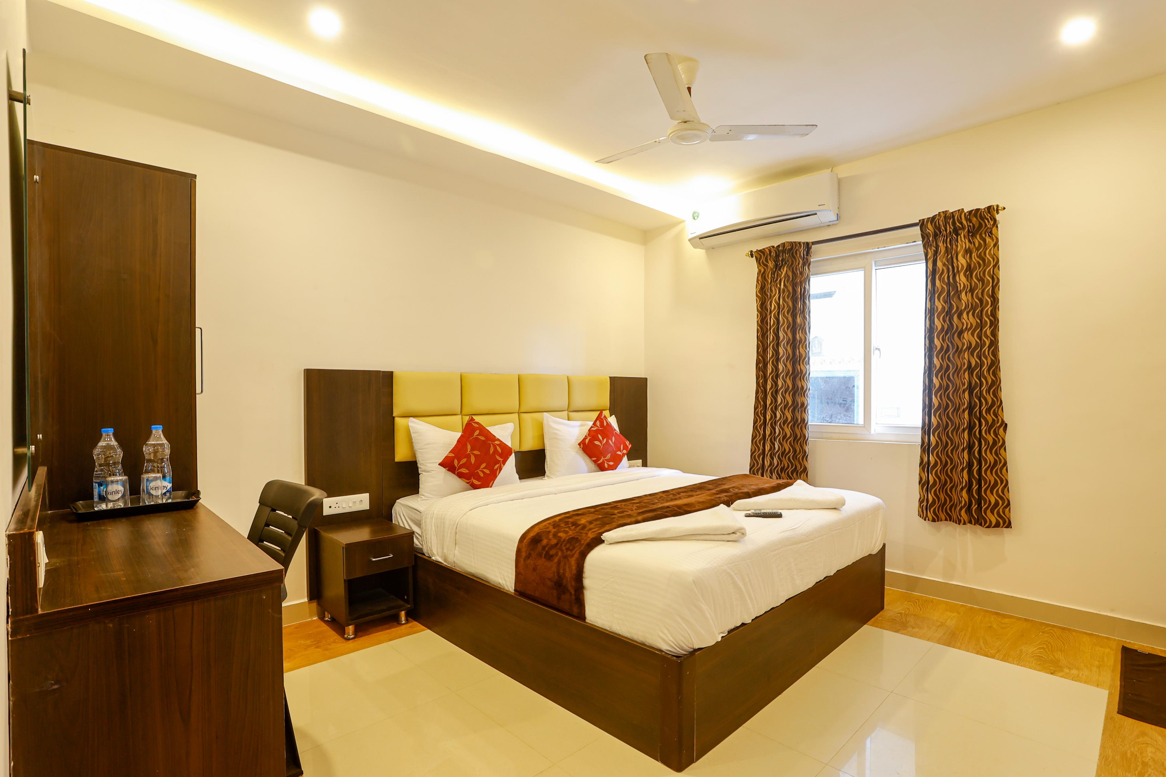 Hotel Harish Palace - Tap to explore photos