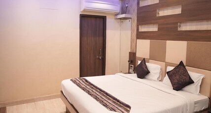 Hotel Rajkamal Near Varanasi Railways Station. Room Type - Deluxe Room