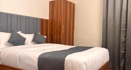 JANKI HOMESTAY | Rooms & Caretaker Room Type - Deluxe AC Double Room with Ganga View