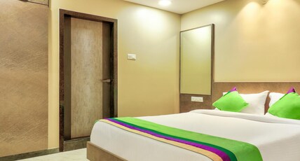 Treebo Sriz Cozy Seethamadhara Room Type - Deluxe Room Treebo Sriz Cozy Seethamadhara Room Type - Deluxe Room