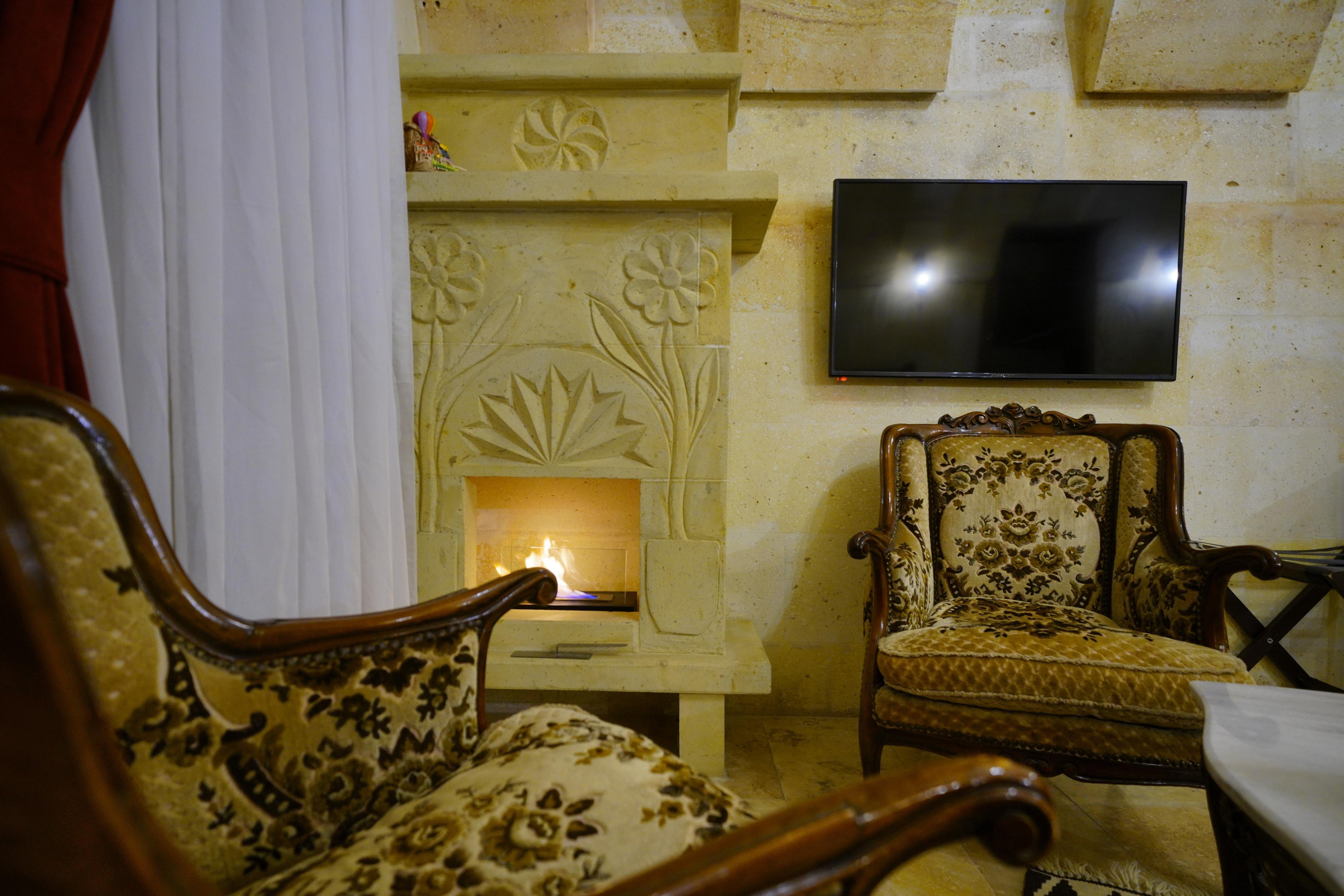 Balloon Cave Hotel Room Type - 204 – Delux Arch Room with Jacuzzi and Fireplace
