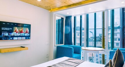 Sparrow Elements Boutique 2 min walk To Mg Marg Room Type - The Premium King Room with Mountain View