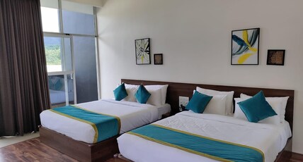 Bindiga Peak Resorts Room Type - Executive Suites With Balcony