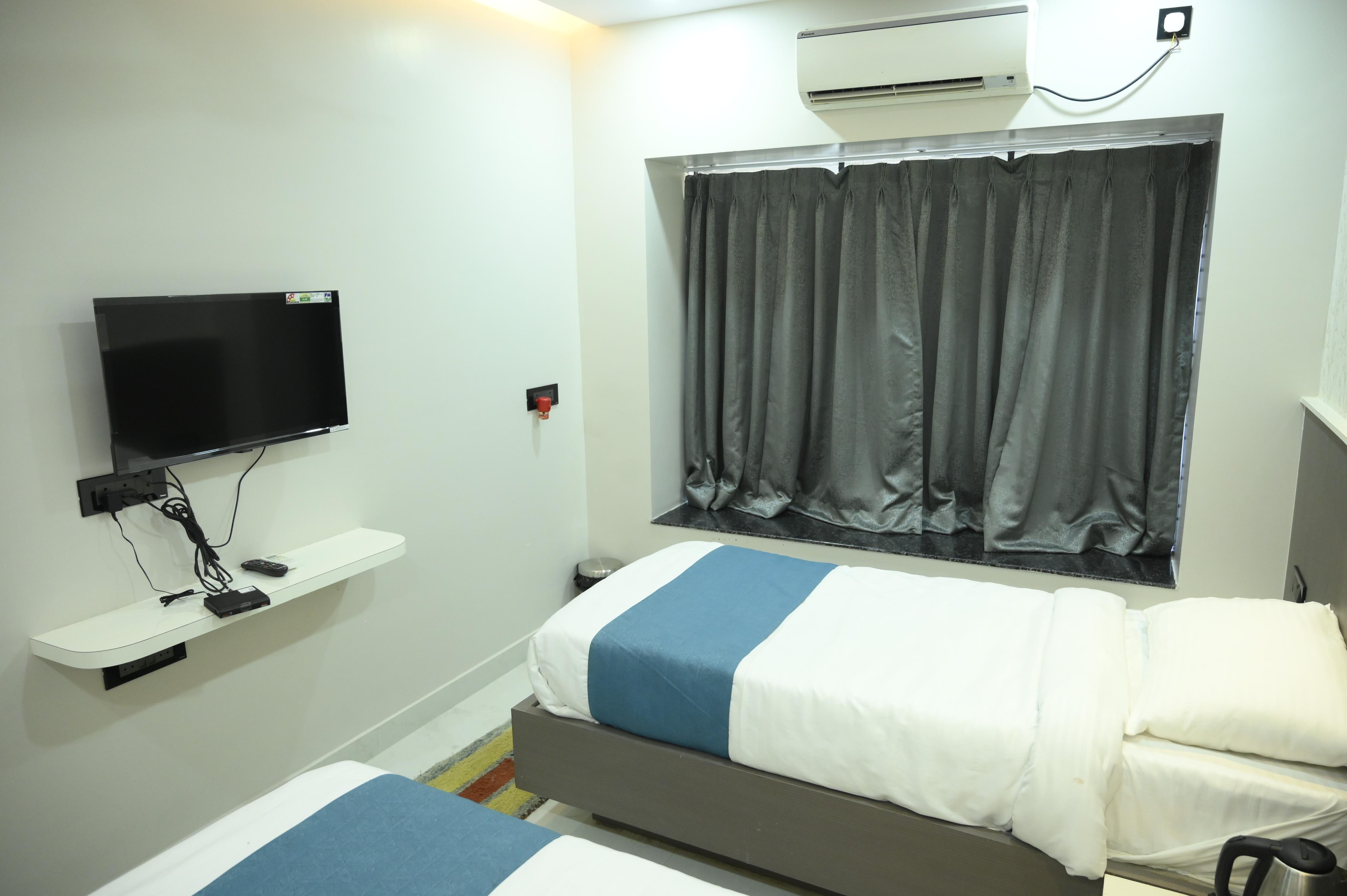 Hotel Hill View - Tap to explore photos