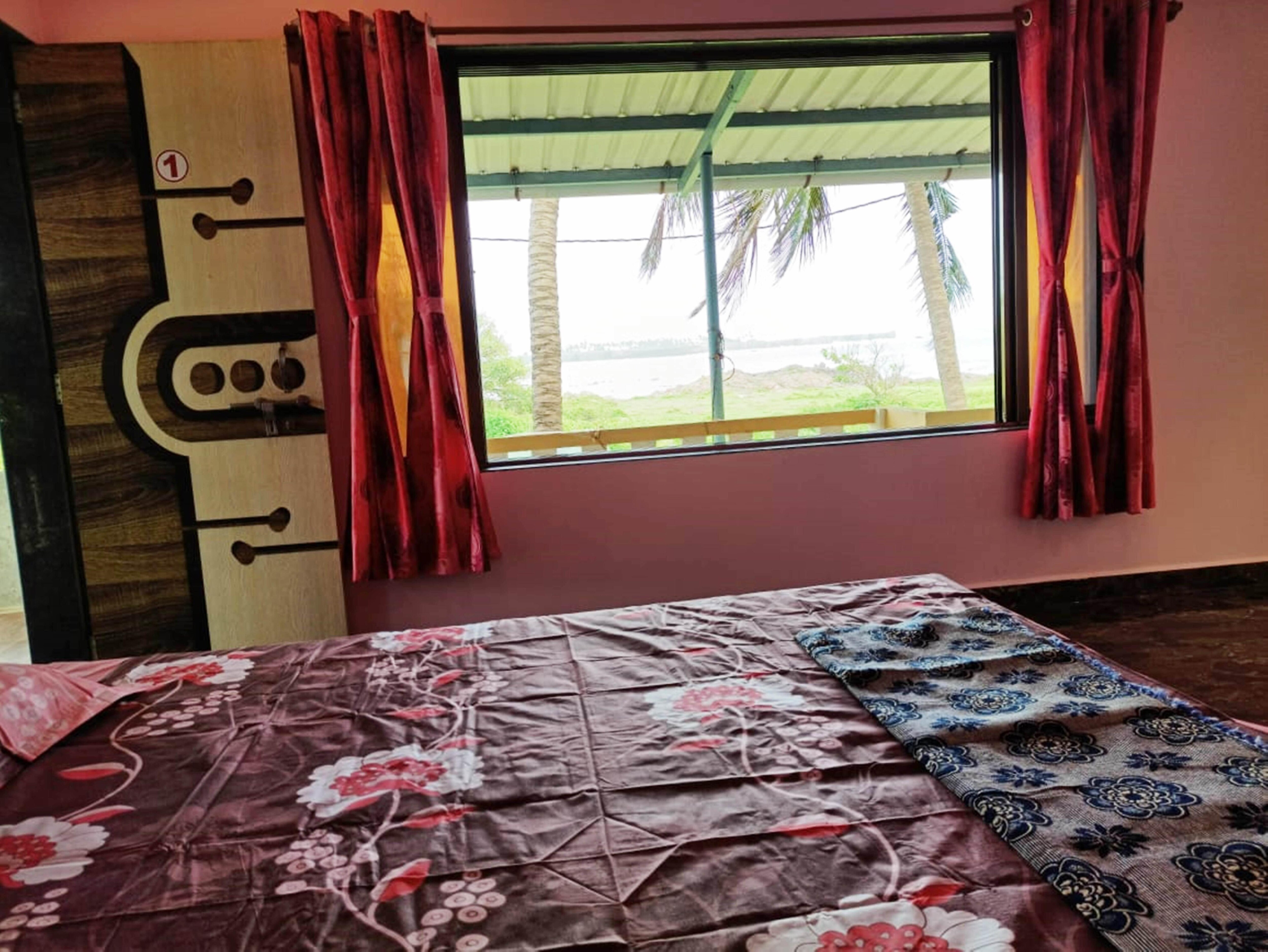 Divine Star Home Stay - Tap to explore photos