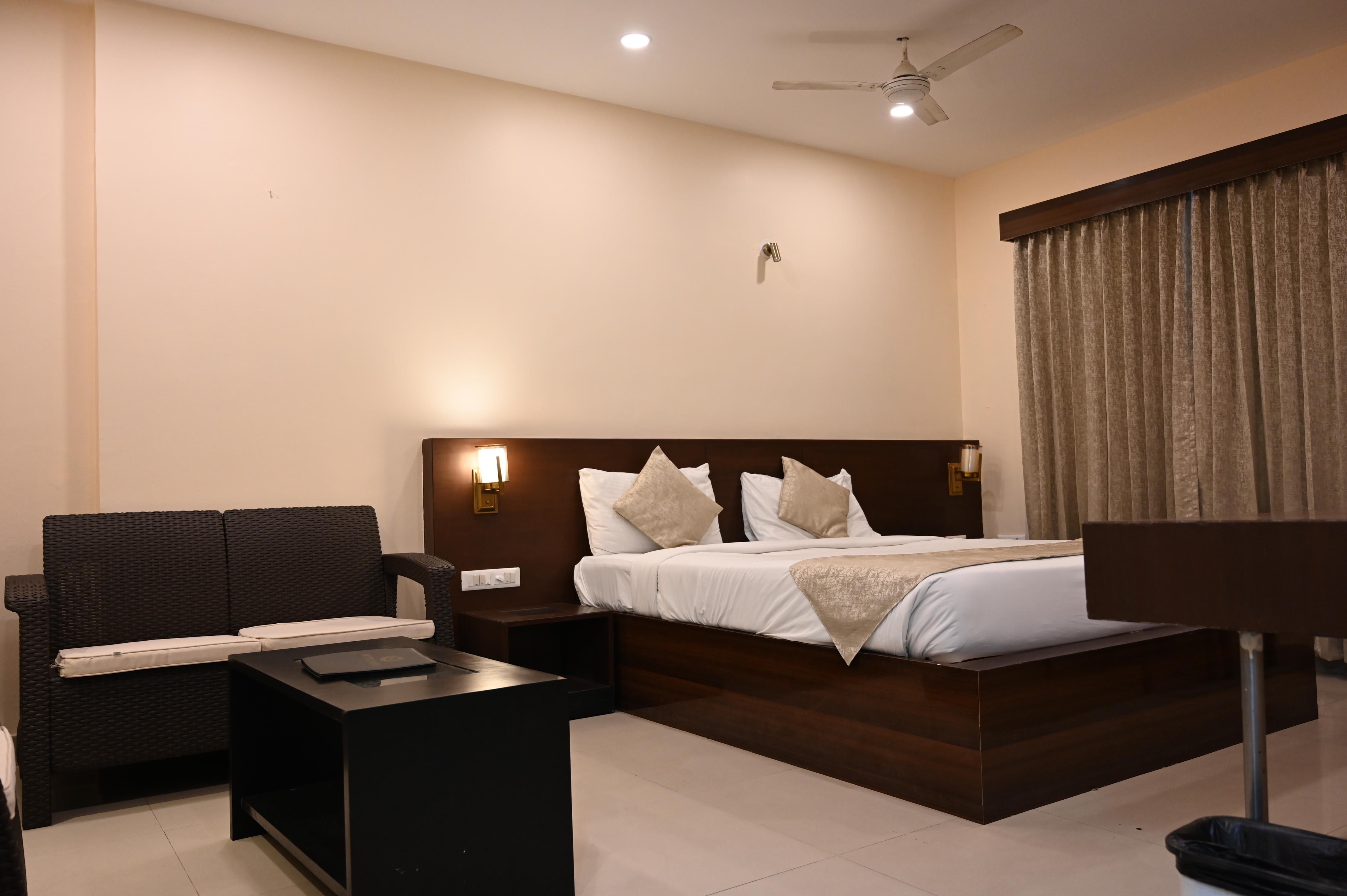 Hotel Virat Siridarshni - Tap to explore photos