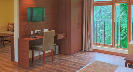 YASHSHREE KARBARI RESORT & SPA Room Type - Senior Suite with Bathtub