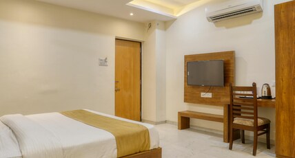 Hotel Konark - Vijay Nagar Room Type - Family Room ( King Size Bed + Sofa Cum Bed)