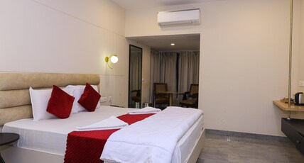 Eden Roc Room Type - Deluxe King Room