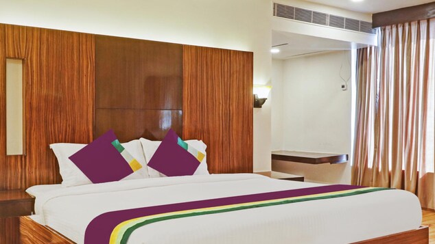 Treebo 7 Inn Treebo Premium Seven Lake View Hotel Hyderabad - Reviews, Photos & Offer