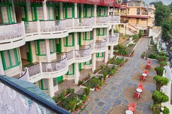 Hotel Elphinstone@Mall Road