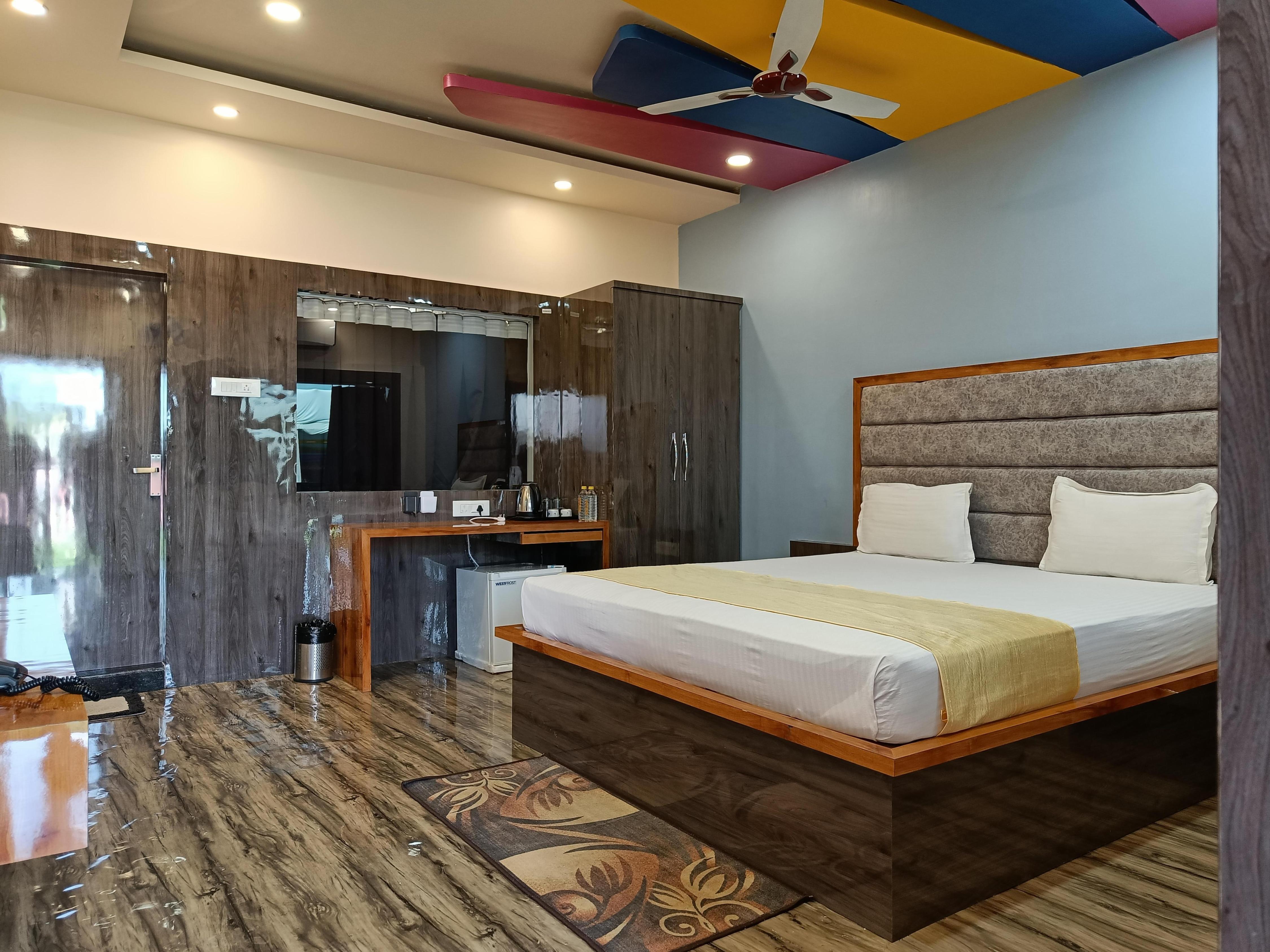 Midwaay Resort, Patratu Room Type - Super Deluxe Room