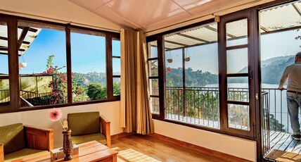 Daajus Lakeview Room Type - Deluxe Lakeview Suite (SF) Daajus Lakeview Room Type - Deluxe Lakeview Suite (SF)
