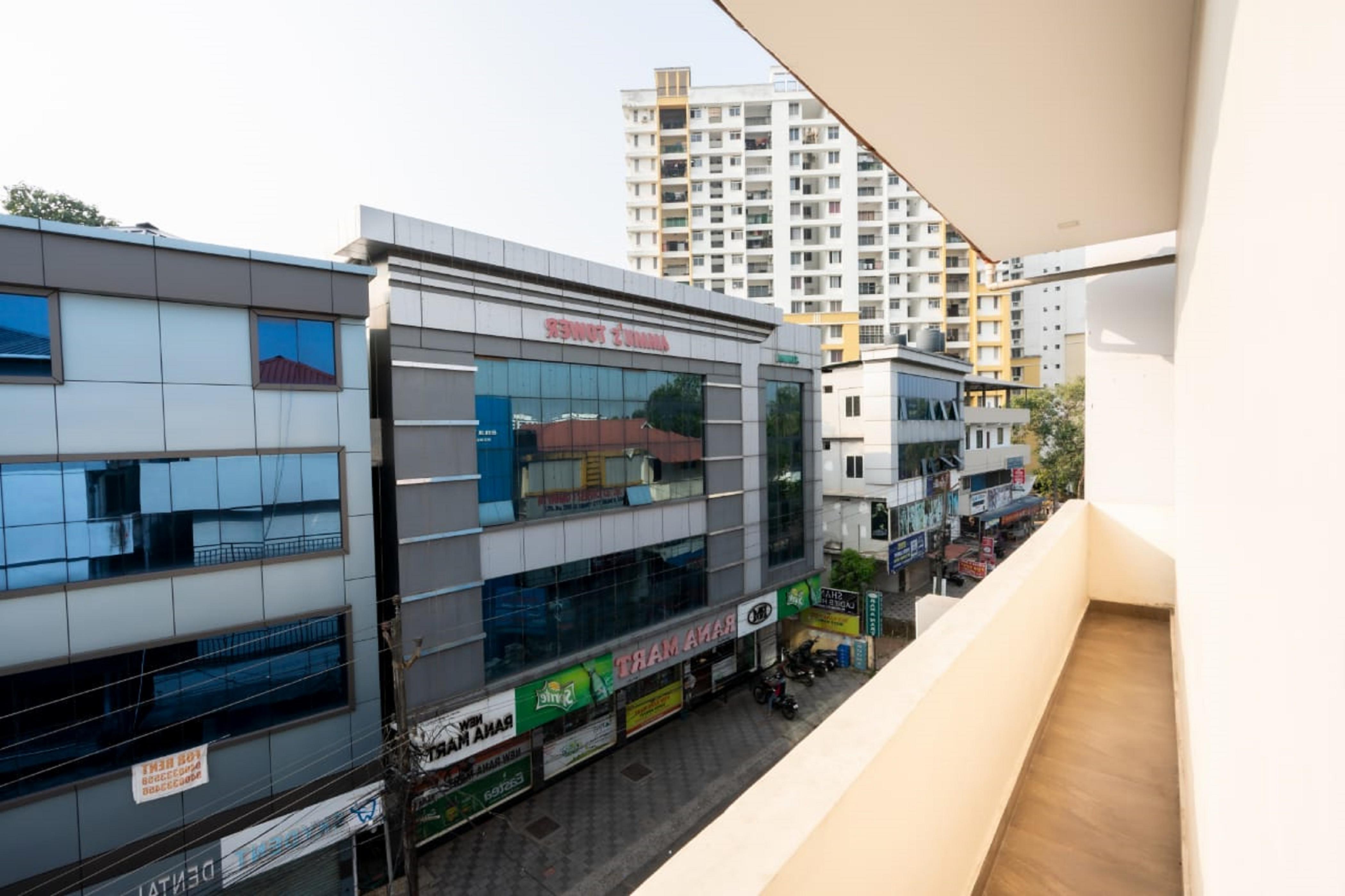 Masterkey Deluxe Rooms - Tap to explore photos