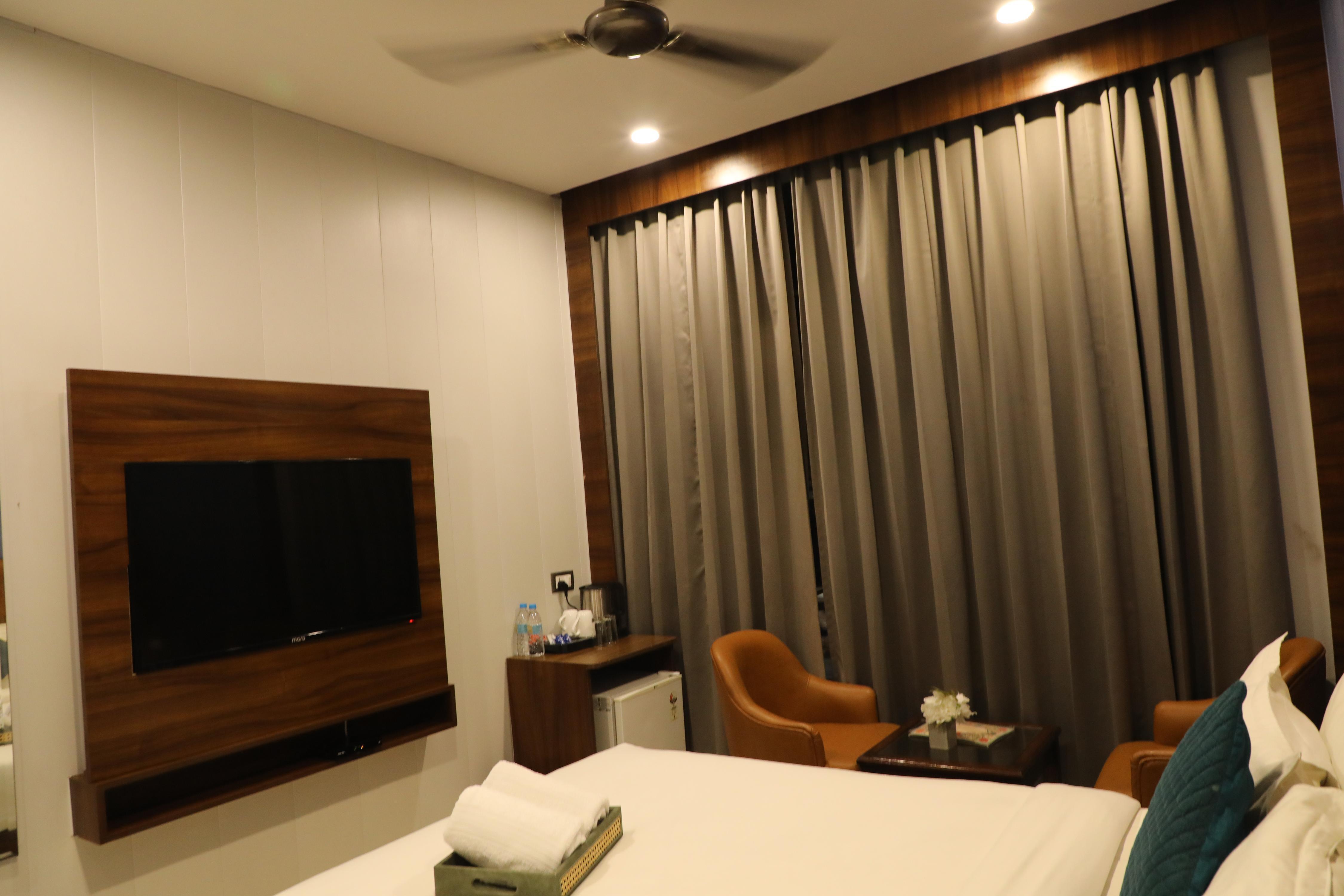 HOTEL  HELIOS CHANDIGARH - Tap to explore photos