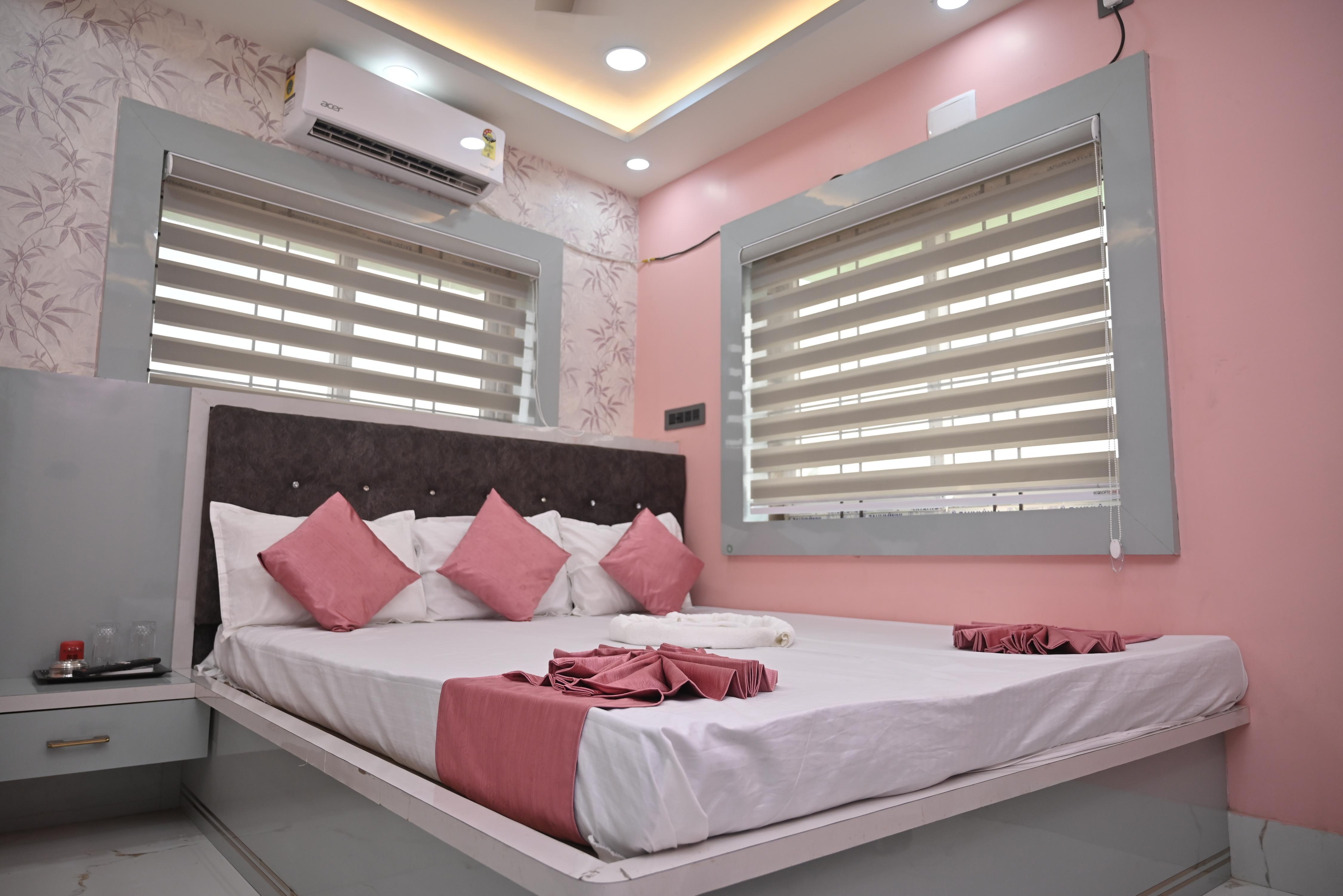 Hotel Deep Room Type - SUPER DULUXE DOUBLE ROOM