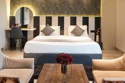 METRO STUDIOS NEAR ARTEMIS HOSPITAL