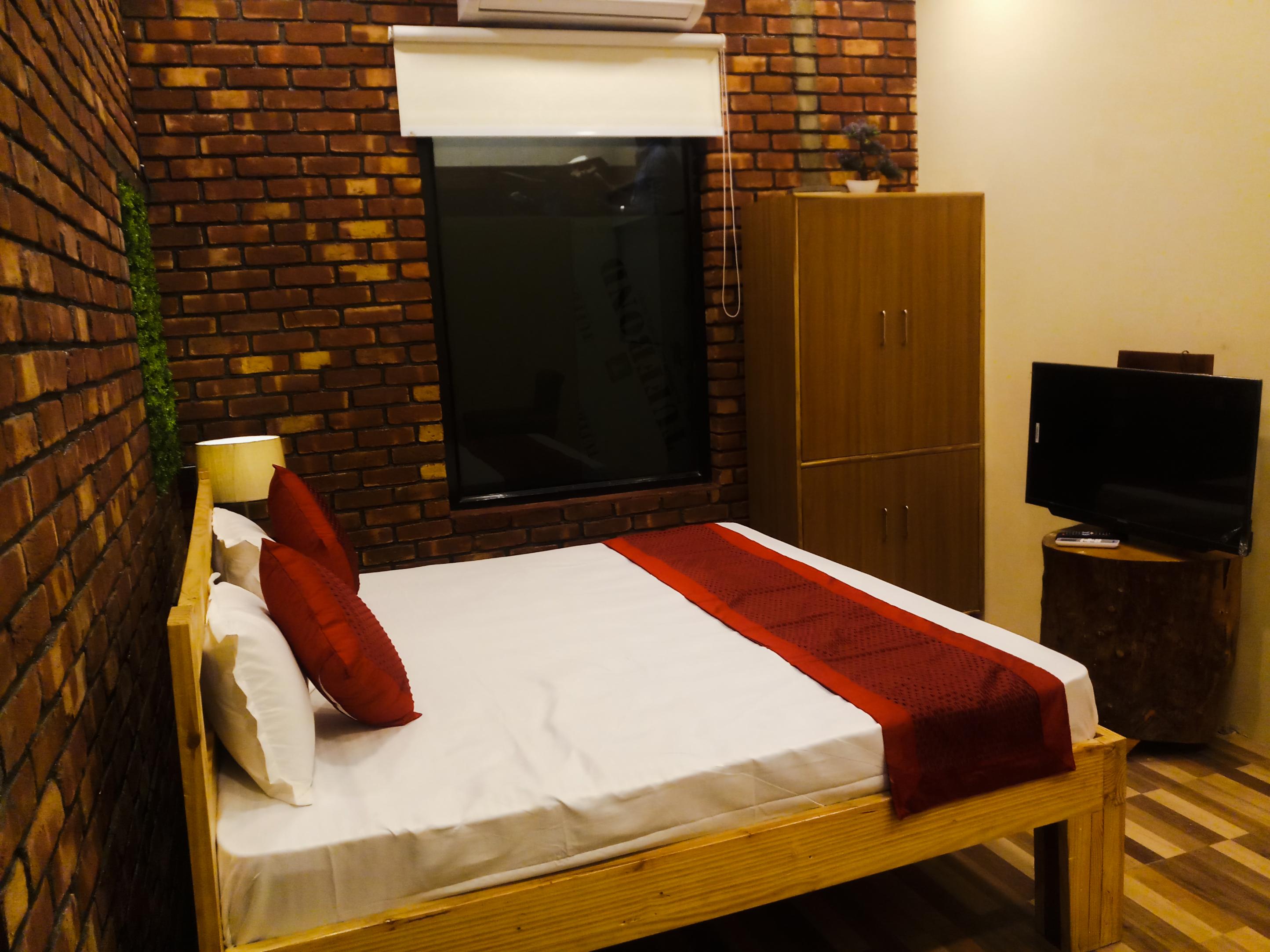 Seedling Homestay Room Type - Superior Room No. 2 (Non AC Room Charges)