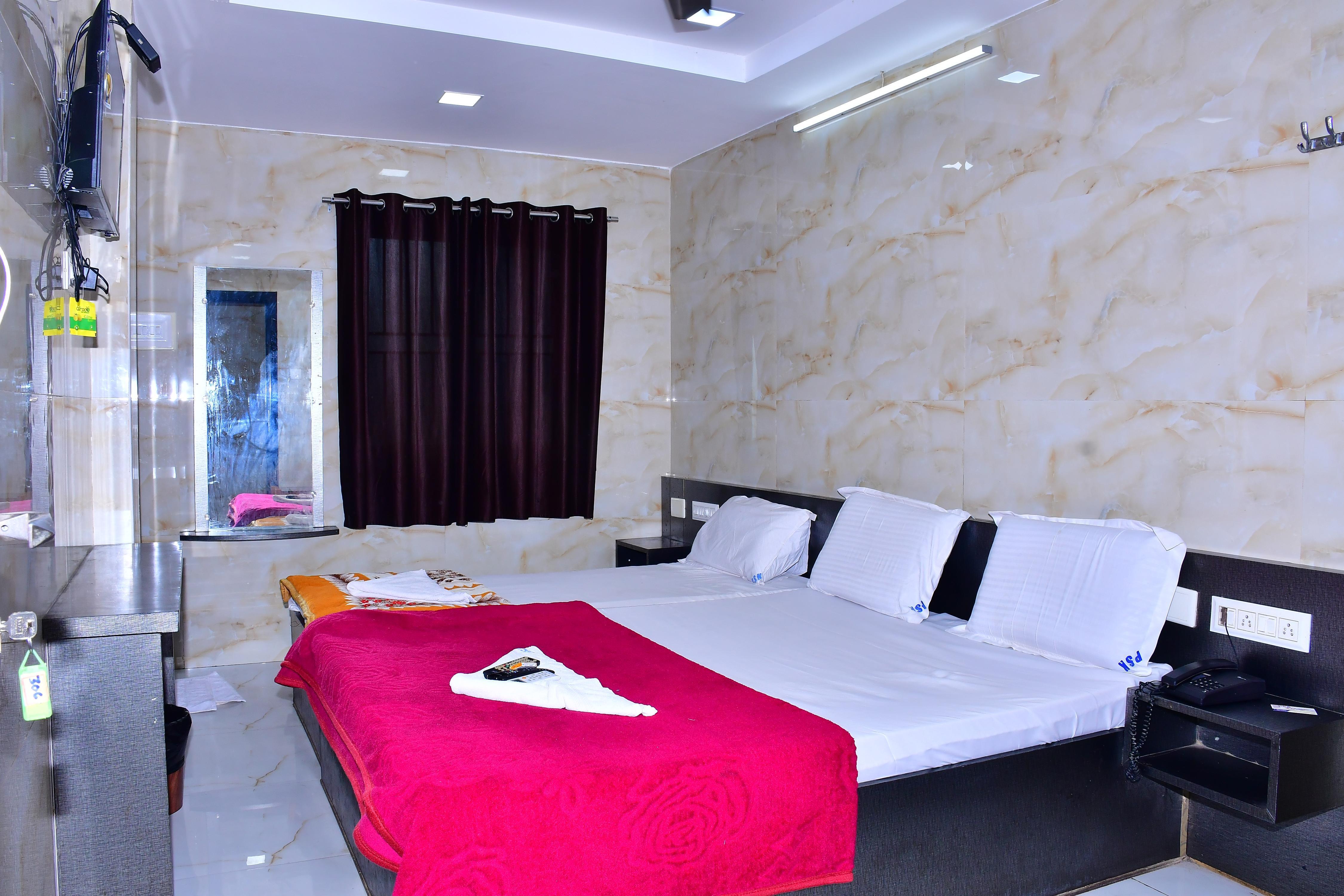 PSK GRAND LUXURY ROOMS - Tap to explore photos