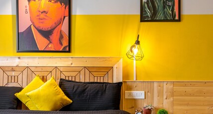 Whoopers Hostel Manali Room Type - Deluxe room with double bed