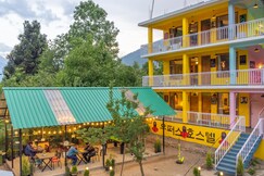 Whoopers Hostel Manali