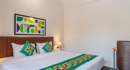 Treebo Grand Vistara Airport Suites, 500m from Cochin International Airport Room Type - Deluxe Room with Balcony