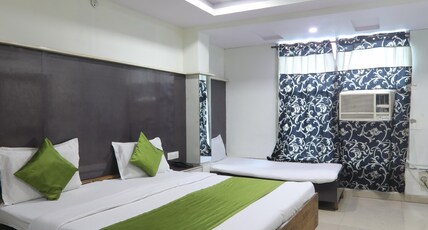 Hotel Dayal Room Type - Family Four Bed Ac Room , Free High Speed Wifi Hotel Dayal Room Type - Family Four Bed Ac Room , Free High Speed Wifi
