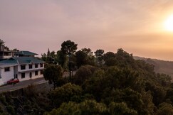 whispering pines palampur