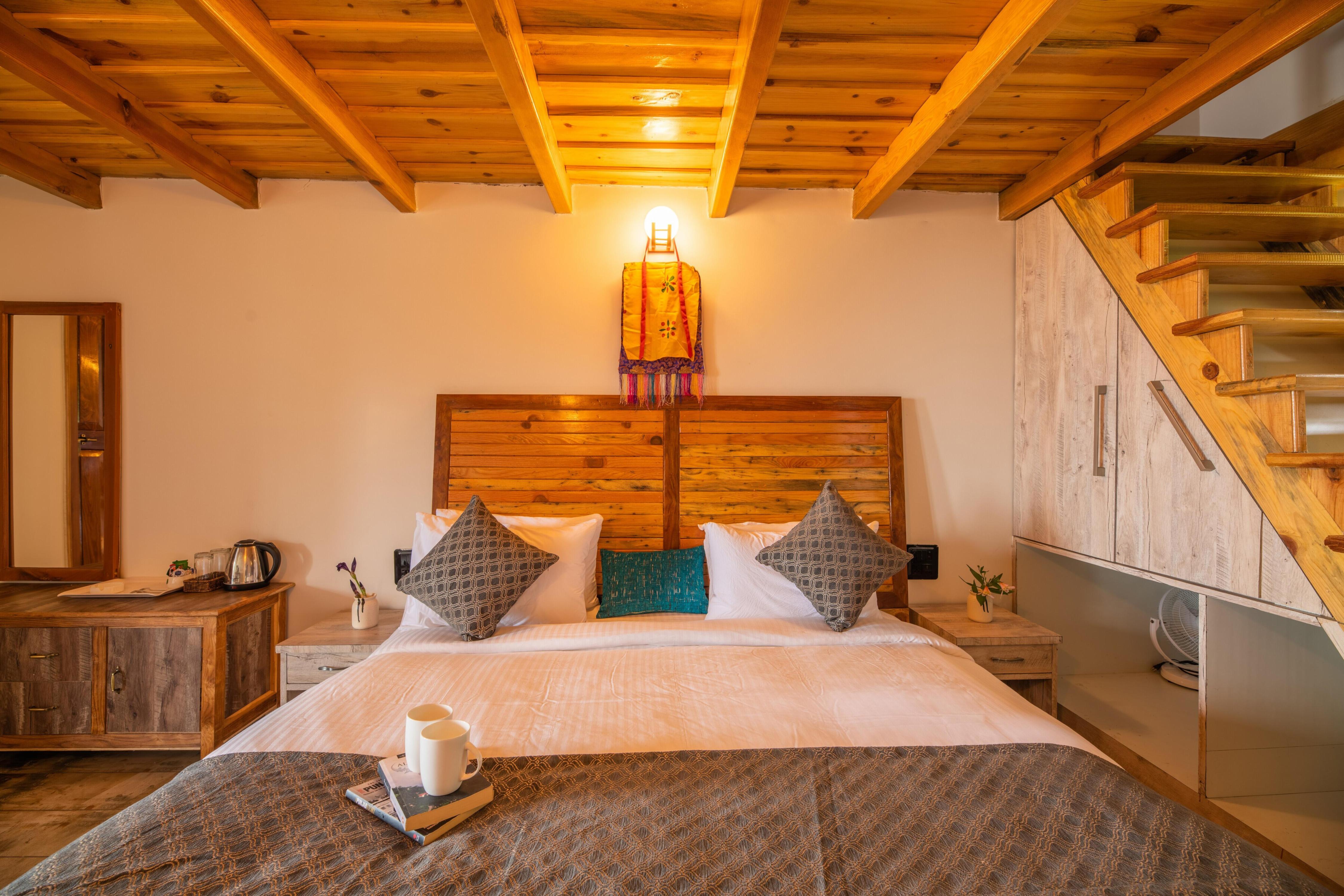 Cliffside Manor Satkhol, Mukteshwar - Tap to explore photos