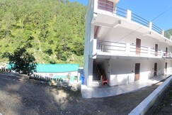 Chirag Homestay | Rooms & Caretaker