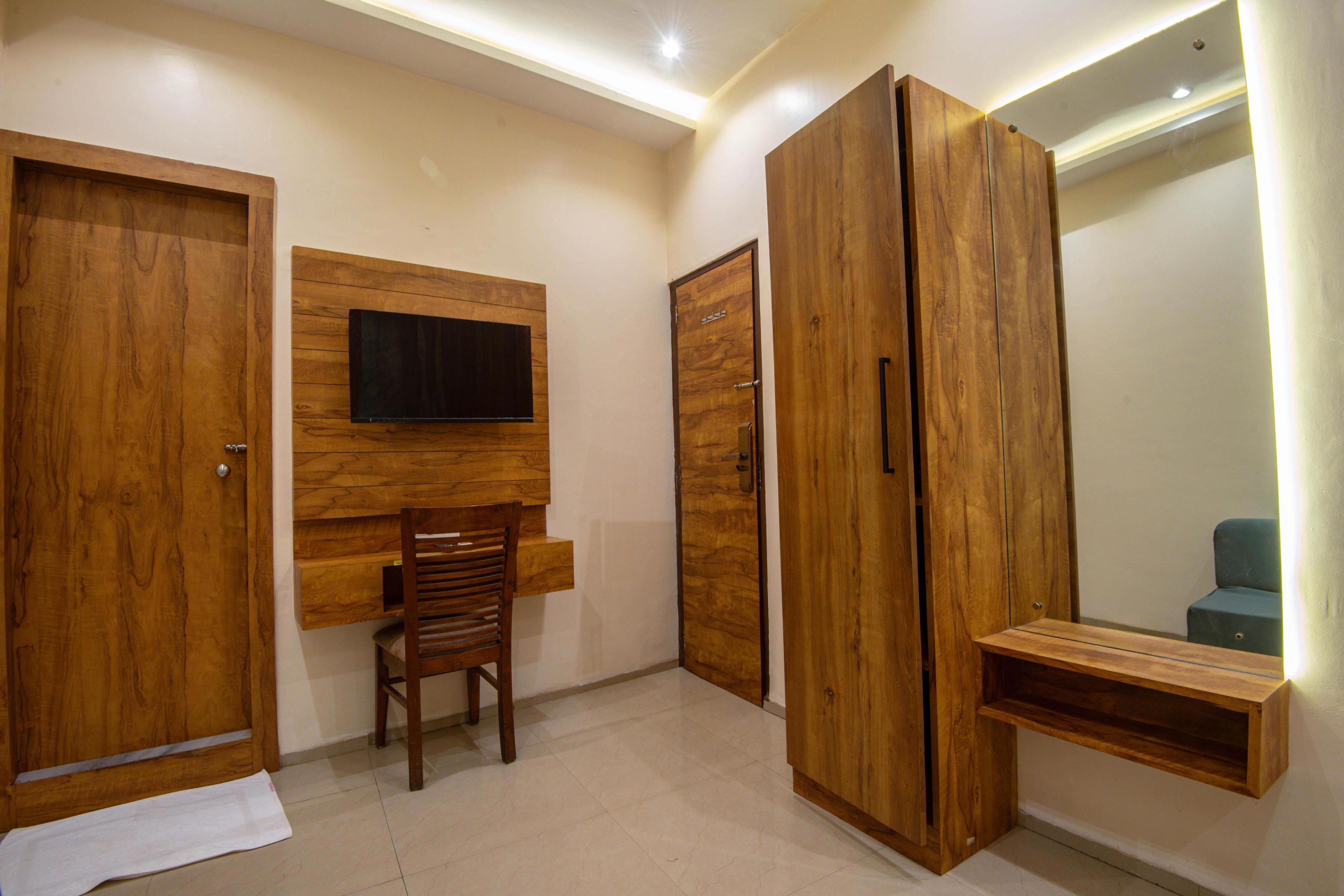 Treebo Amber Imperial - Tap to explore photos