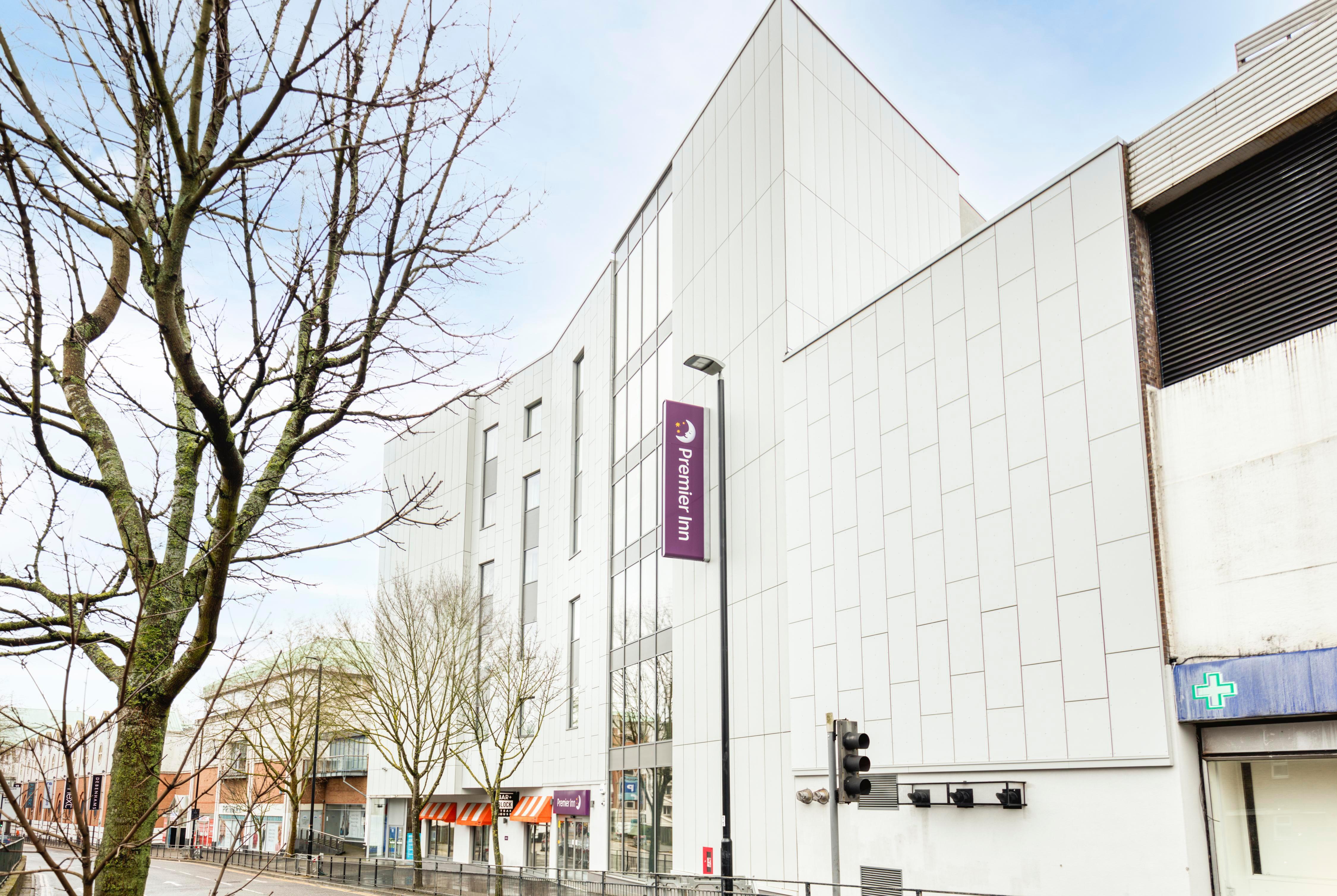 Premier Inn London Sutton - Tap to explore photos