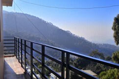 Green Pine Homestay | Rooms & Restaurant