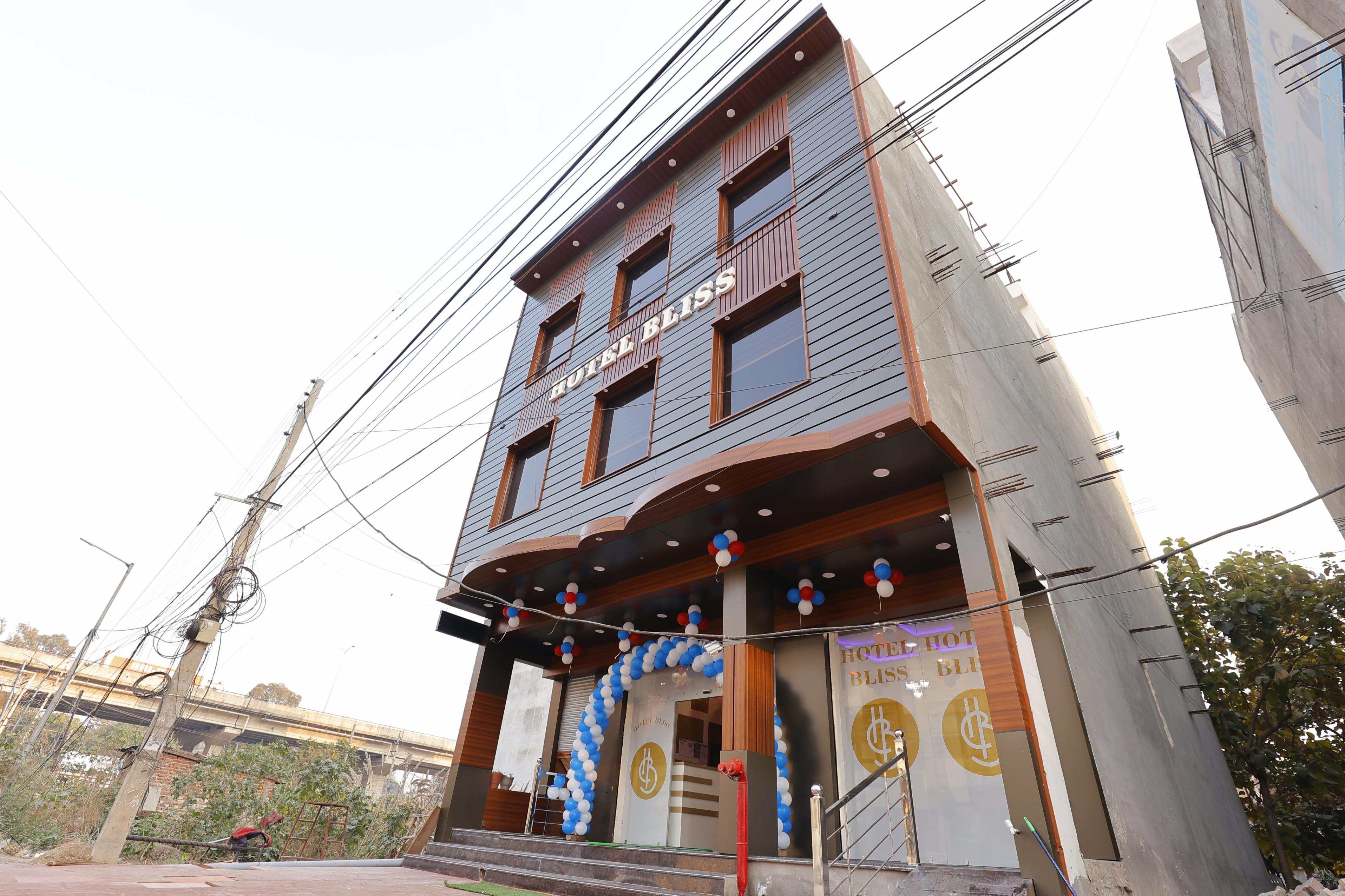 Hotel Bliss Zirakpur - Tap to explore photos
