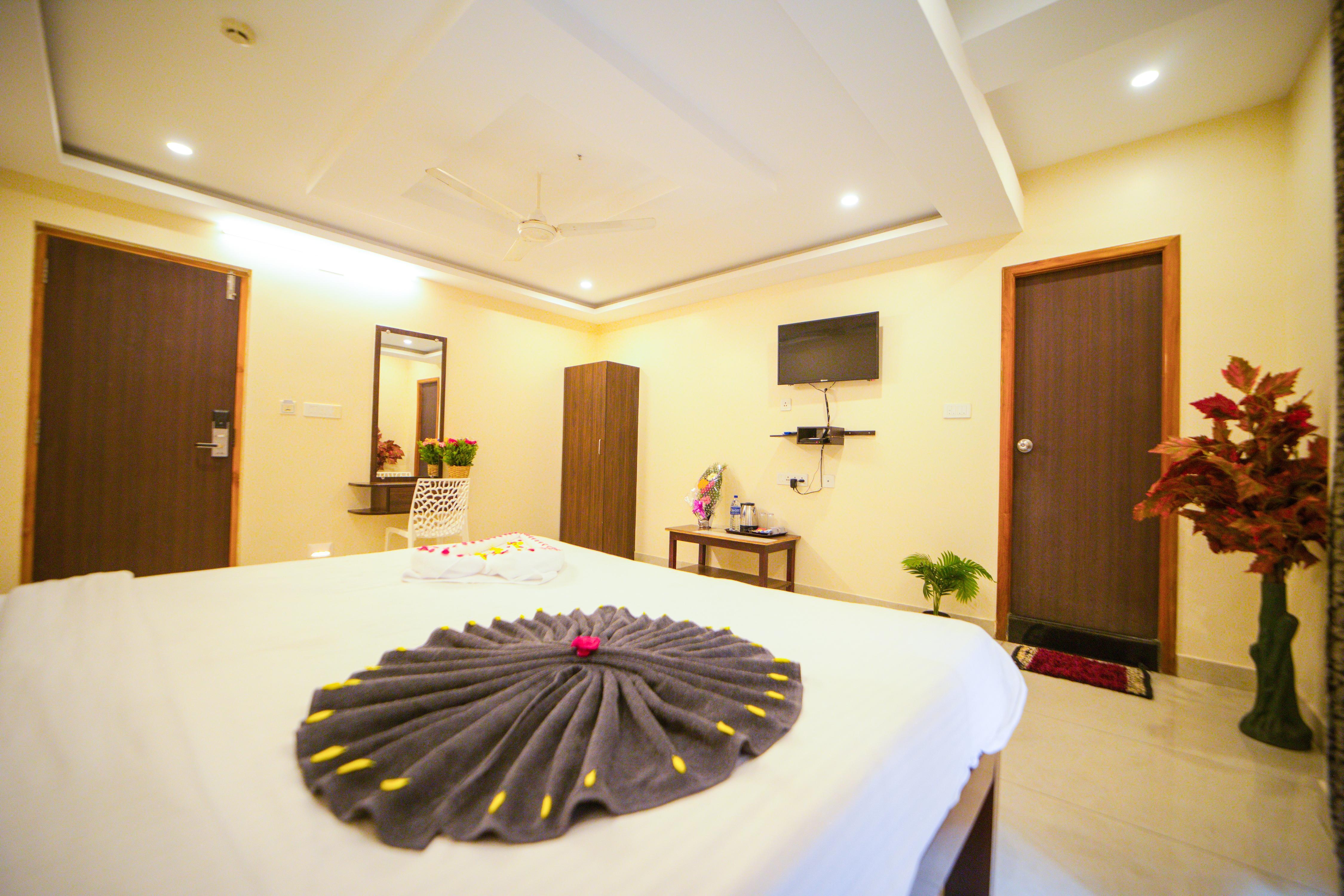 Sri Saai Surguru Residency Room Type - Deluxe Room