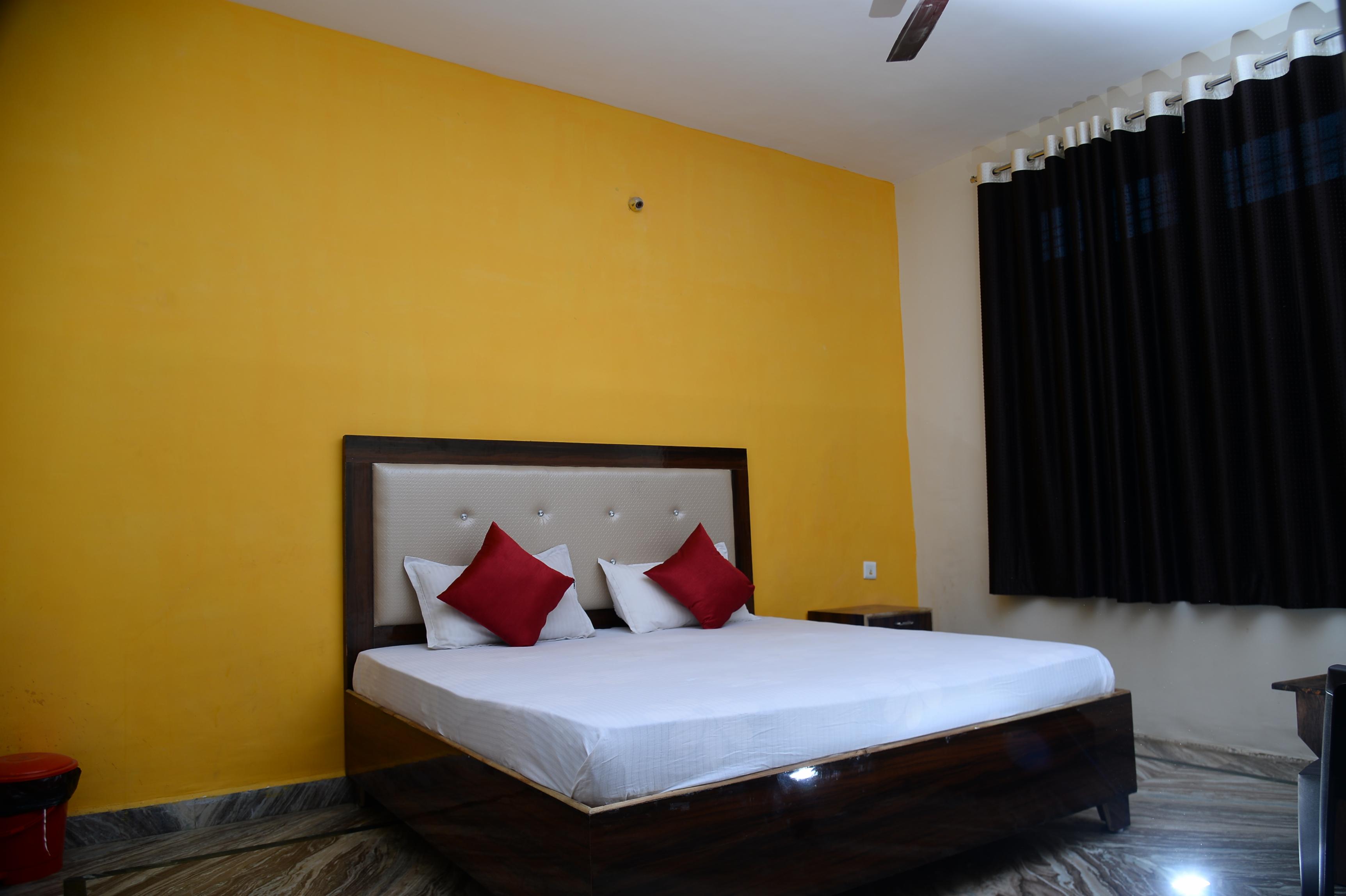 Hotel Galaxy - Tap to explore photos