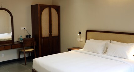 The Sunset Bay Room Type - King Room With Balcony