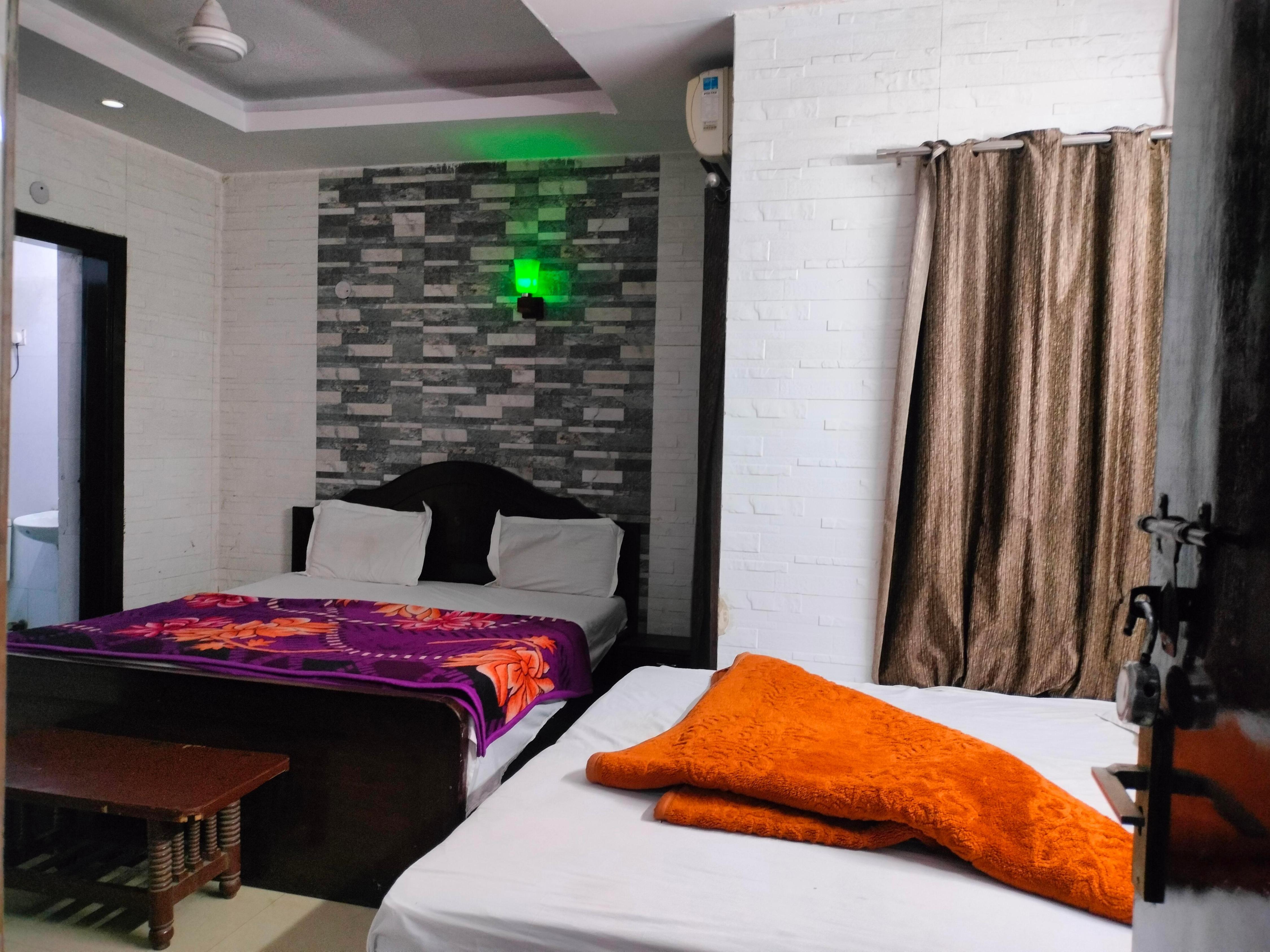 Hotel White Palace Nizamuddin - Tap to explore photos