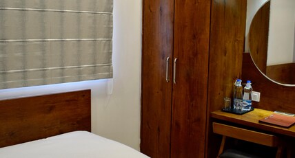 HOTEL ICON INN Room Type - DELUXE ROOM