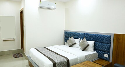 Hotel Golden City Room Type - Super Deluxe Room with Sofa