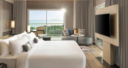 Cross Pattaya Pratamnak Room Type - Elite Executive Ocean Suite