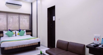 Treebo Hiramani Parel Lalbaug Room Type - Deluxe Room