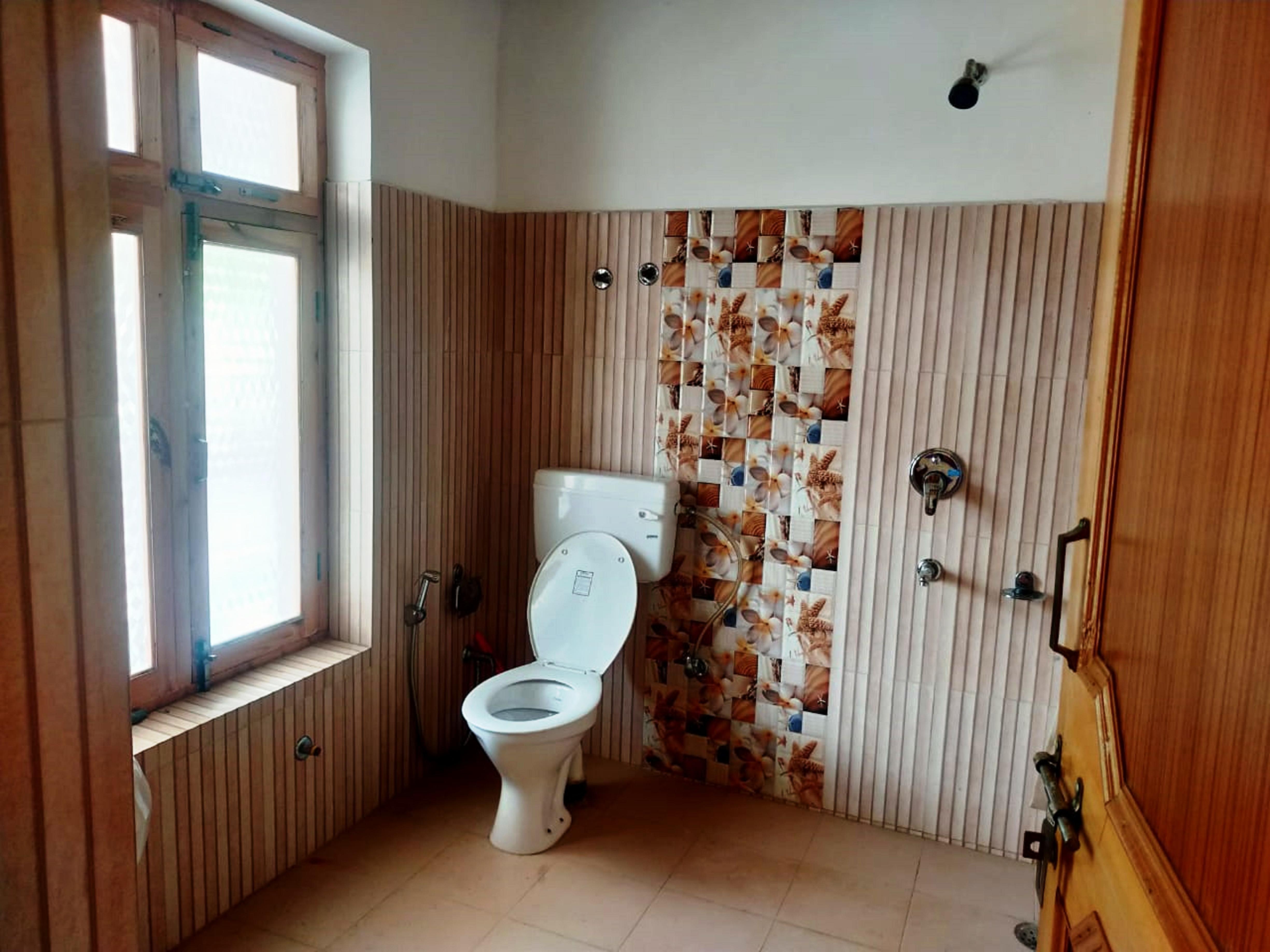 Ombay Guest House - Tap to explore photos