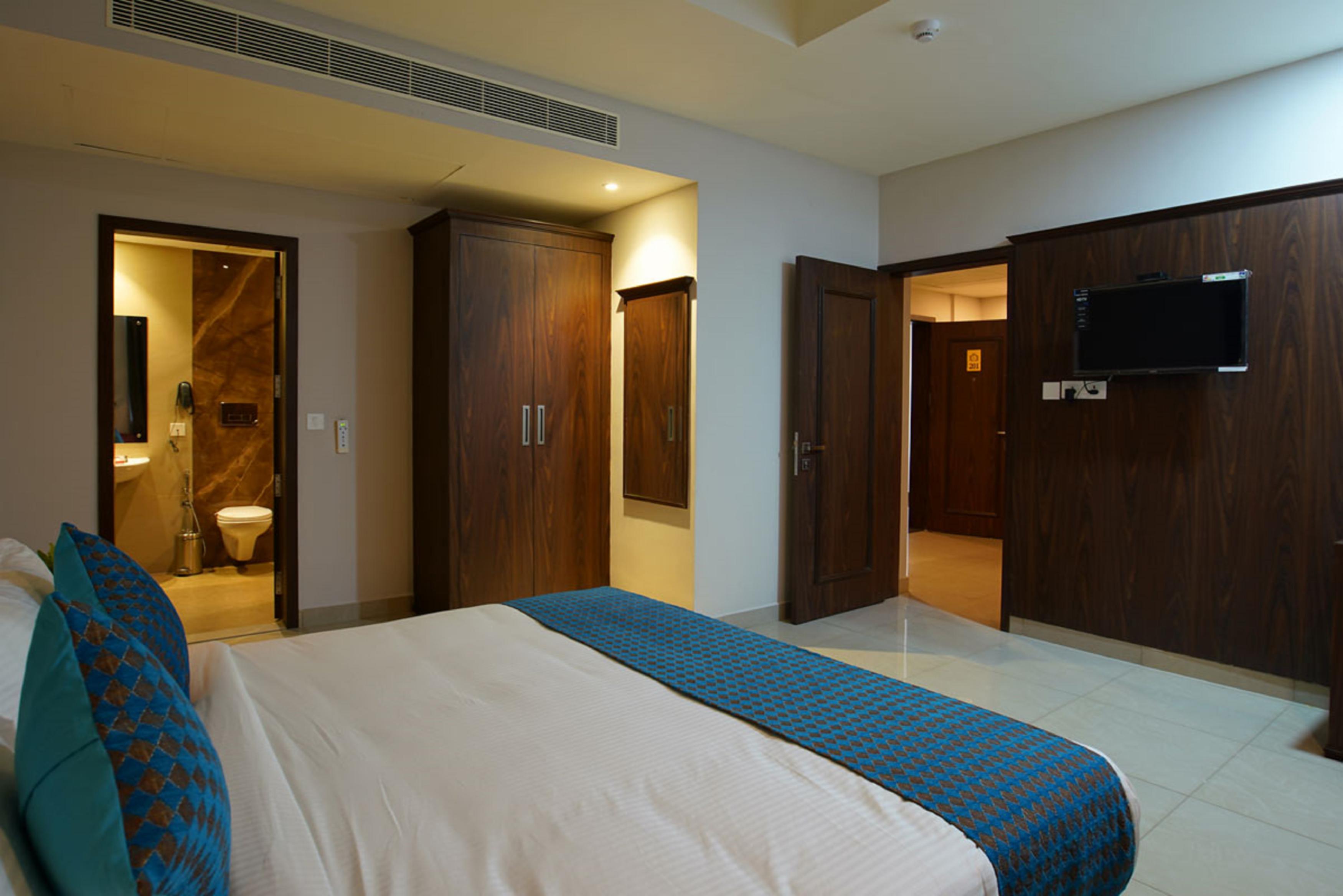 Hotel Rajadhani - Tap to explore photos