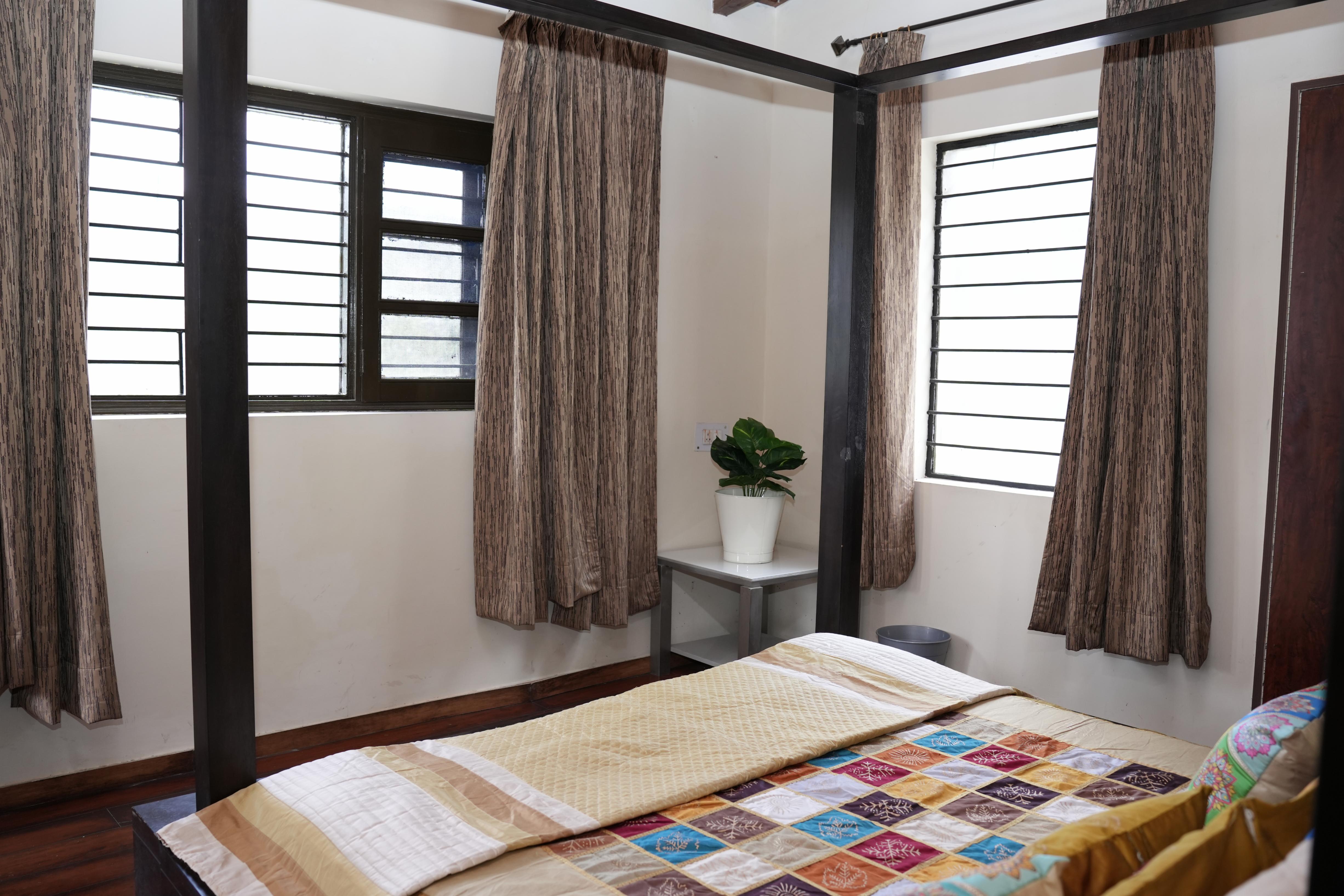 Valley View Rooms - Tap to explore photos