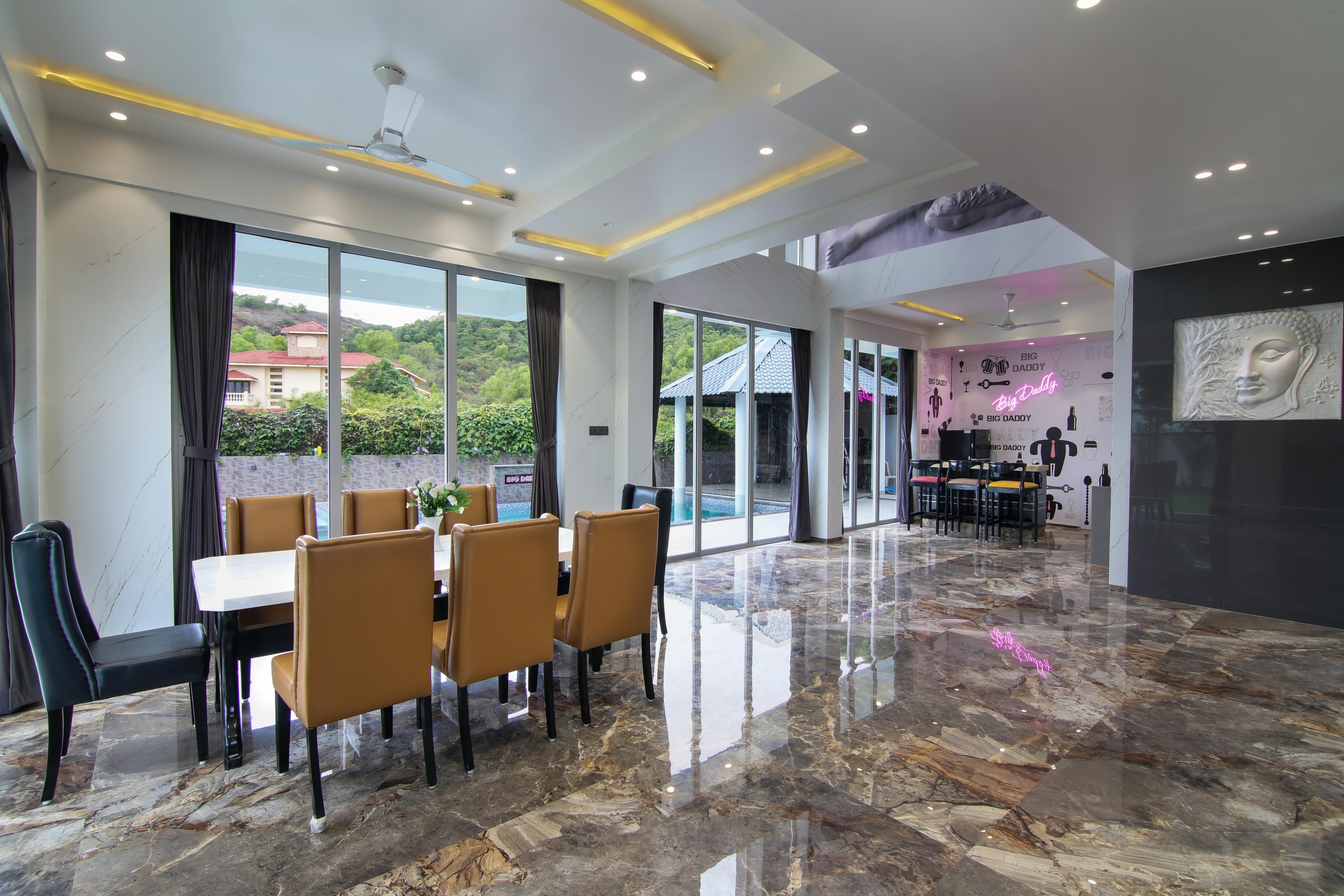 Big Daddy - Tap to explore photos