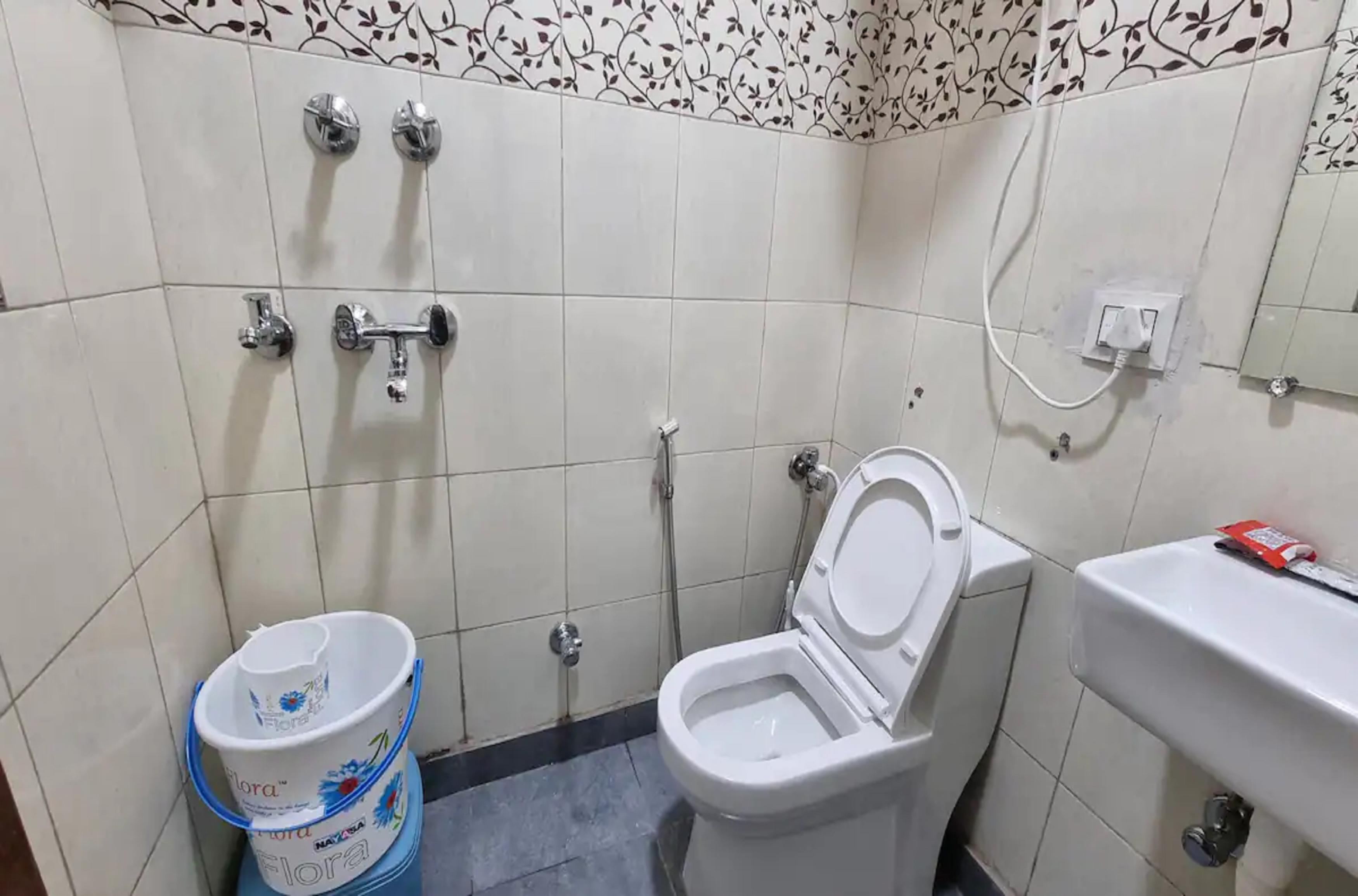 Homlee-Luxurious 2BHK-Dilshad Metro- Ground Floor - Tap to explore photos