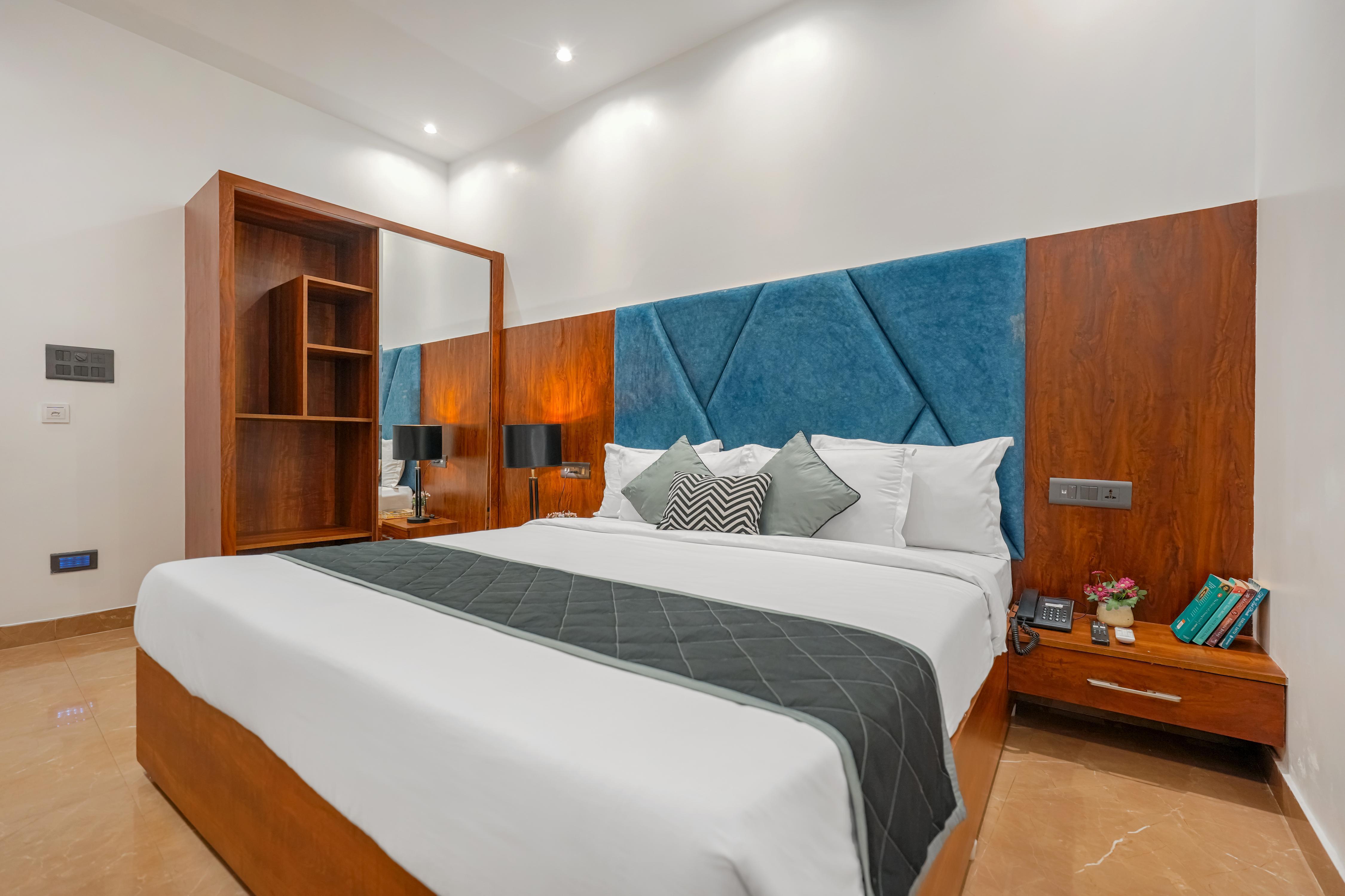 Hotel Elite - 500 Meters from Golden Temple - Tap to explore photos