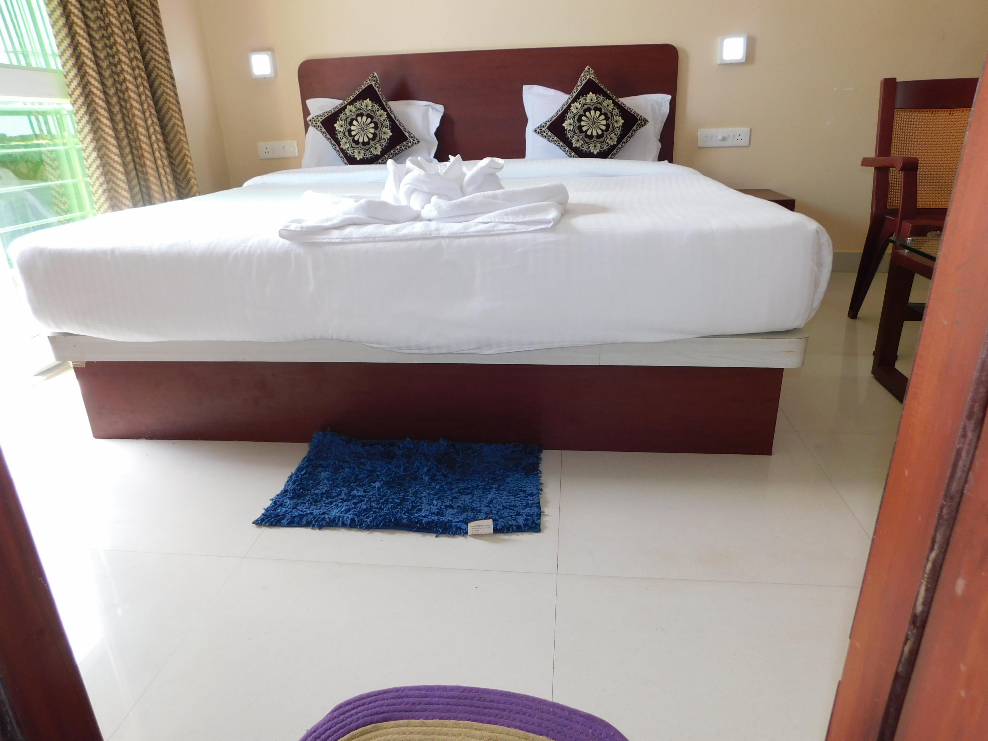 Hotel  Golden Wave,50mtrs from Sea Beach - Tap to explore photos