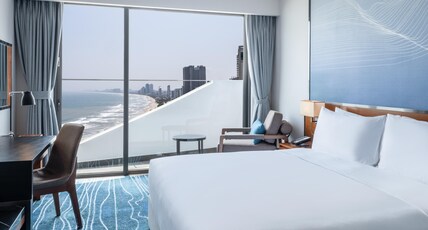 Hilton Garden Inn Da Nang Room Type - KING GUEST ROOM W BALCONY